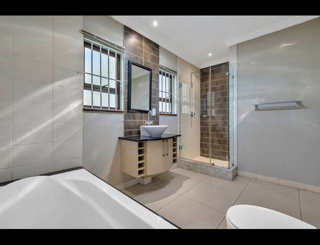 4 BEDROOM HOUSE FOR SALE IN HYDE PARK